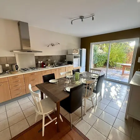 Spacious House For 8 People Clermont-Ferrand